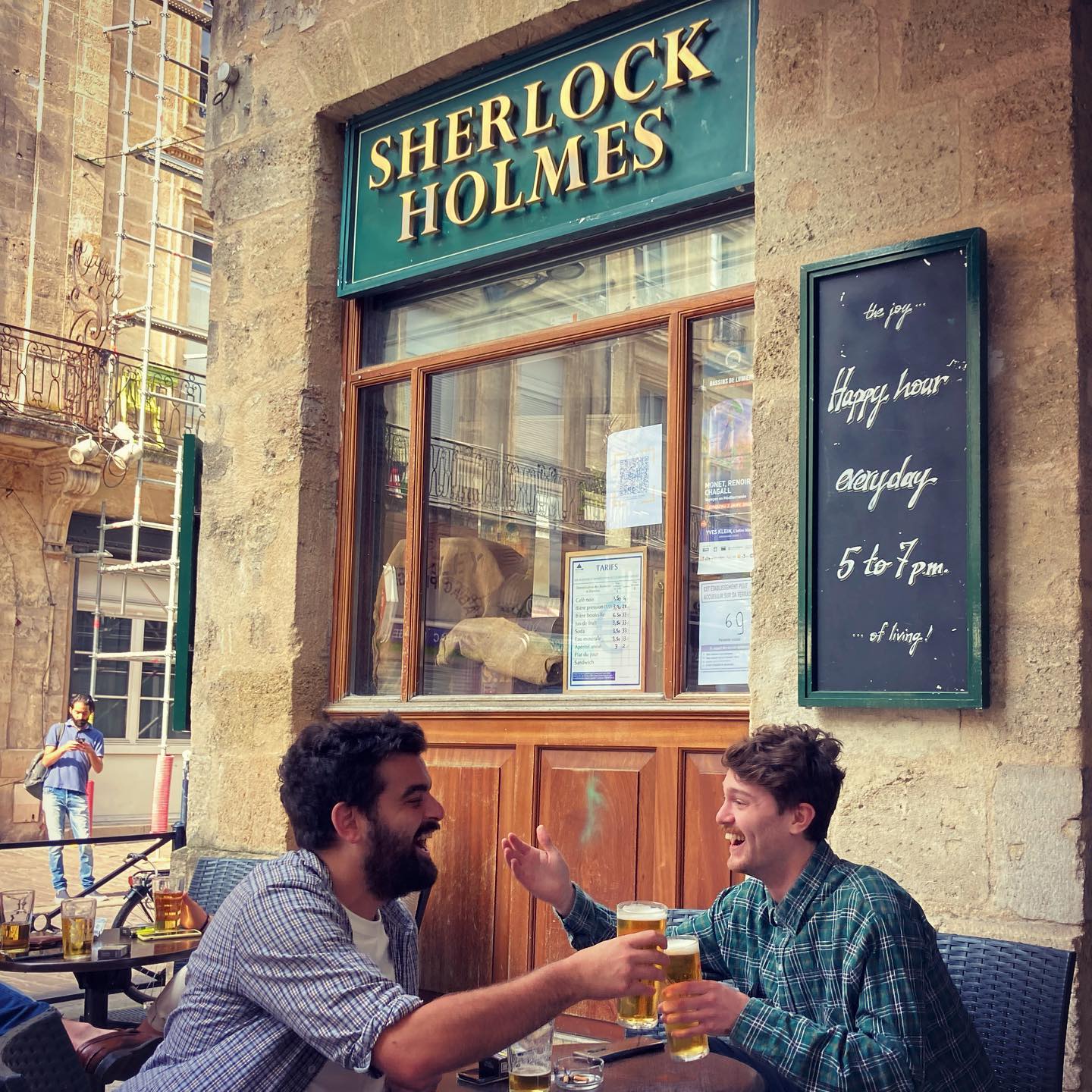 ver la copa del mundo de rugby en el pub Sherlock Homes de Burdeos