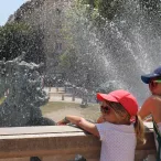 Enfants à la Fontaine des Girondins