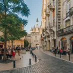 Place du Palais et la porte Cailhau
