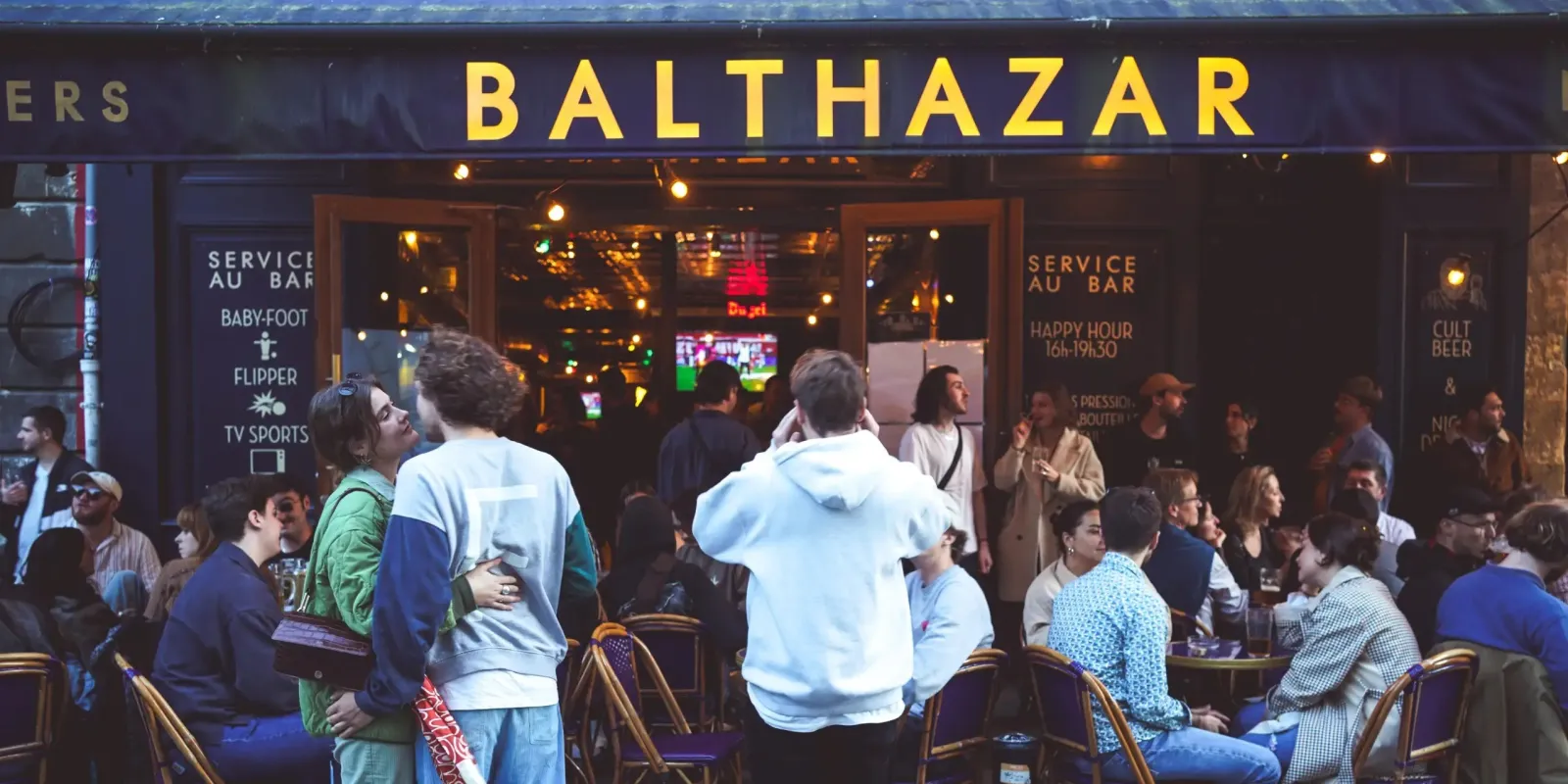 Devant le Balthazar, bar incontournable de Bordeaux