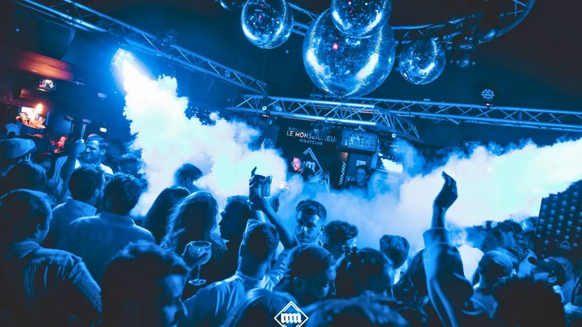 Velada en Le Monseigneur, discoteca ineludible de Burdeos